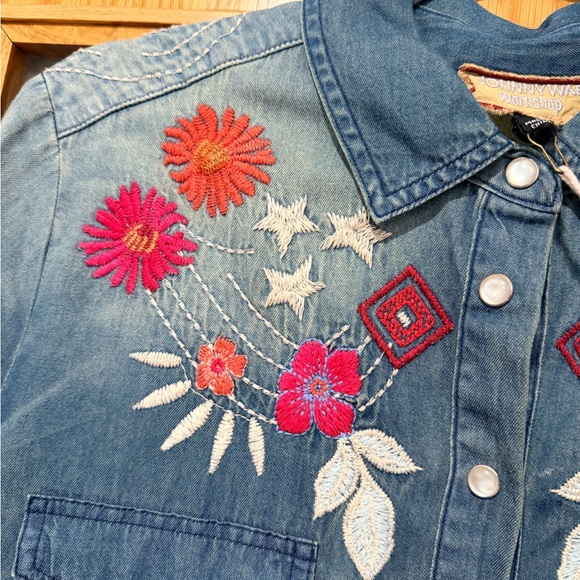 Johnny Was MIKA DENIM POCKET SHIRT - Picture 7 of 8